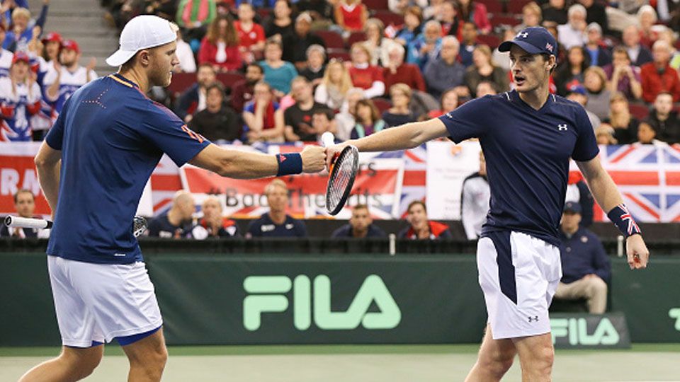 Dominic Inglot (kiri) dan Jamie Murray pada laga Piala Dunia Davis. Copyright: © Andre Ringuette/Getty Images for LTA